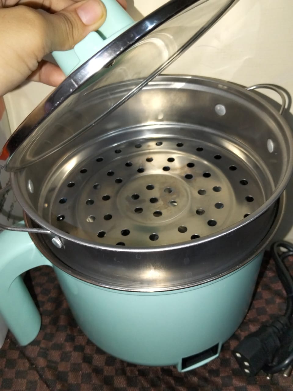 Multi-Purpose Electric Cooking Pot with Steamer (1.5L / 450W) – Rapid Boiling & Fast Cooking